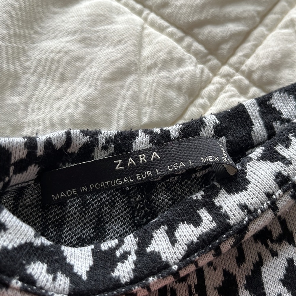 Zara Graphic Knit Tee - Picture 2 of 3